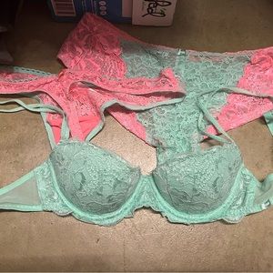 PINK 32A Push Up Demi in excellent condition.